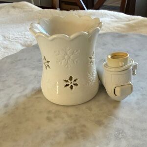 White Snowflake Ceramic Warmer by Scentsy